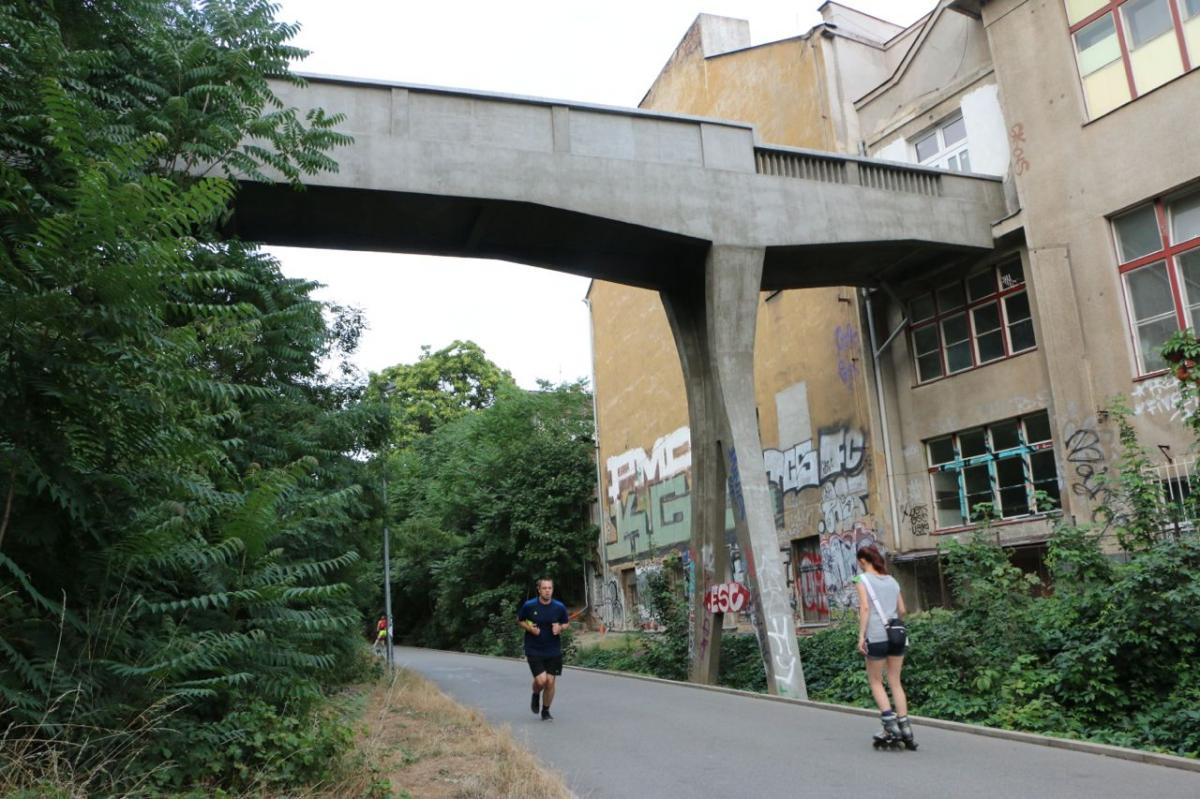 Cyklostezka podél Vítkova přešlapuje na rozcestí