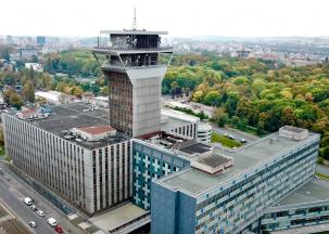 Radnice jedná s vlastníkem o osudu telefonní ústředny na Olšanské. Je to dobře, nebo špatně?