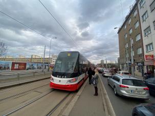 Utajovaná rekonstrukce ulice Želivského je jako z minulého století