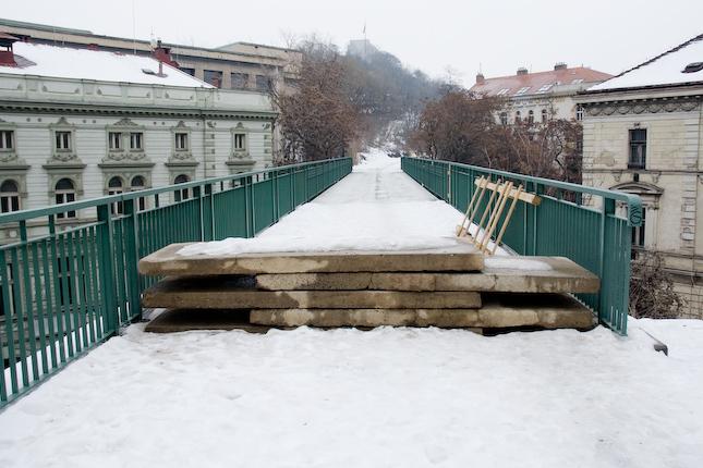 most přes Koněvovu ulici